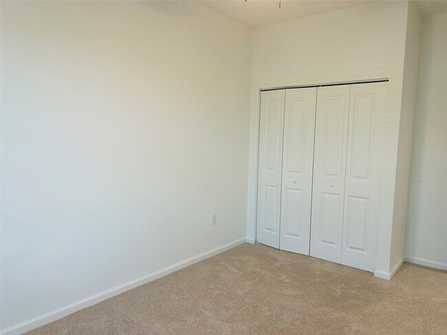 Building Photo - 4292 Longwood Lake Sq