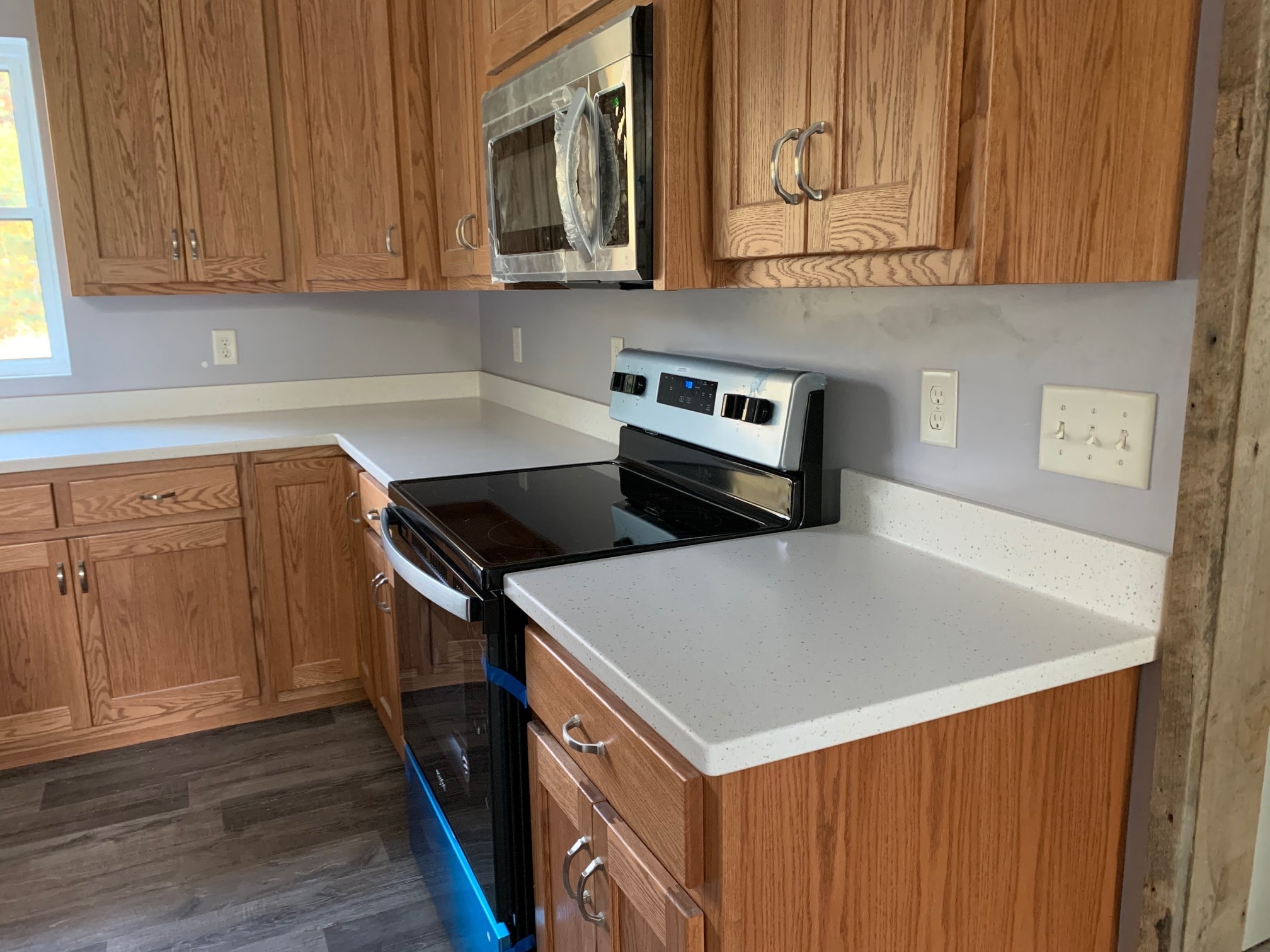 Kitchen_oven - 501 E Winona Beach Dr