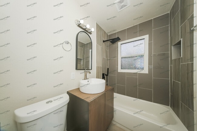 Building Photo - 3213 SW 37th St