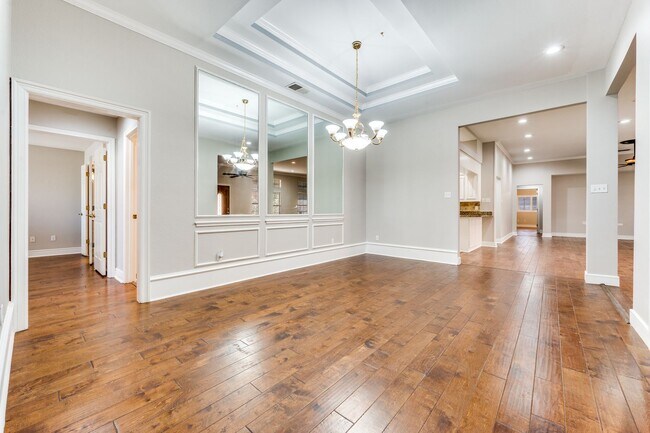 Building Photo - Absolutely Stunning!