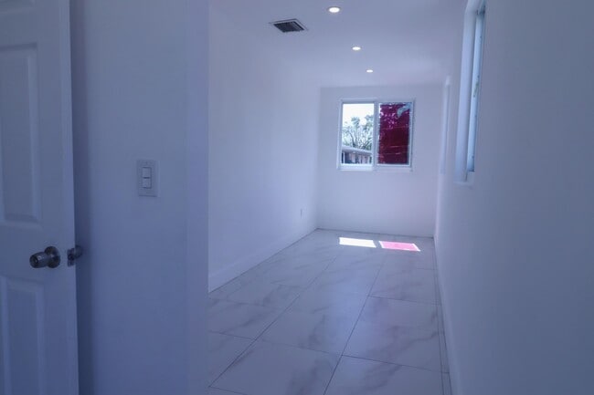 Building Photo - 3025 NW 8th Ave