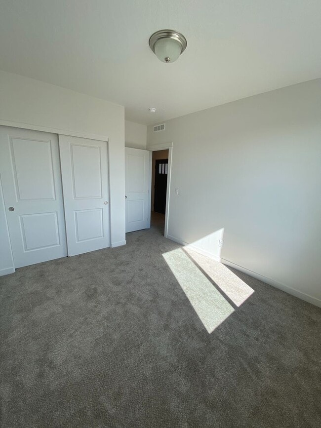 Building Photo - SINGLE FAMILY RANCHER ON ARROW LEAF (APP#146)