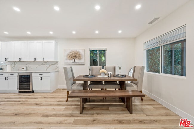 Building Photo - 2936 S Bentley Ave