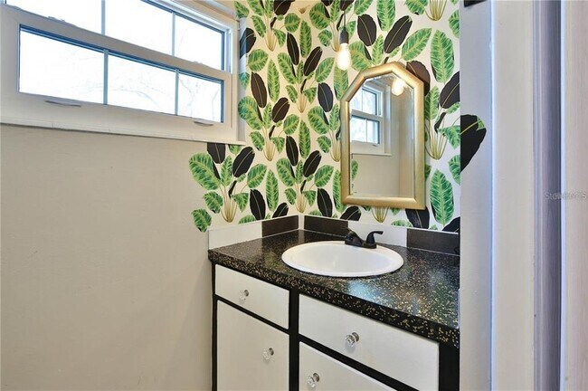 Building Photo - 7355 Cass Cir