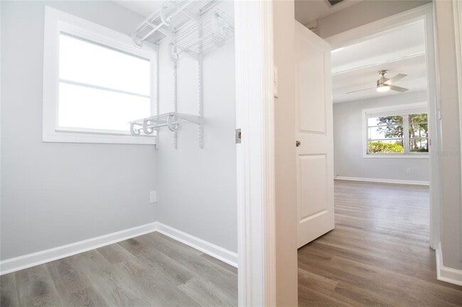Building Photo - 4470 Mainlands Blvd W