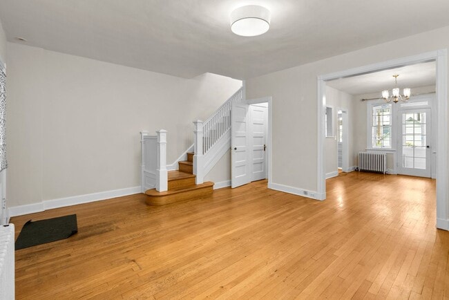 Building Photo - 3 Bed 2 Bath - Glover Park Row Home - Fini...