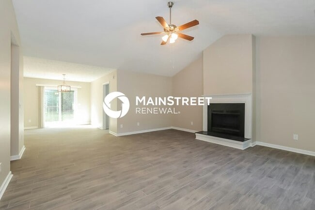 Building Photo - 3 Bedroom Pet-Friendly Home in LOGANVILLE,...