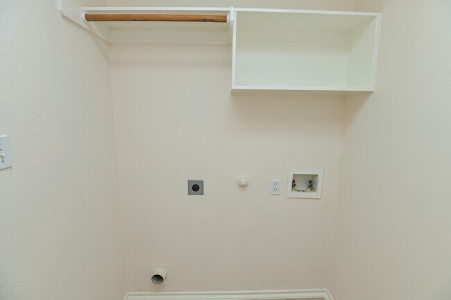 Building Photo - 16827 Bellmoor Ln