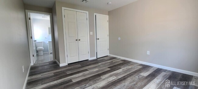 Building Photo - 493 Washington St