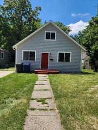 Building Photo - 2 Bed and 2 Bath Home