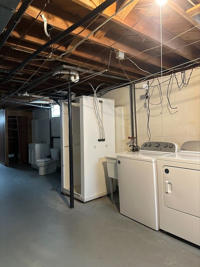 Building Photo - Welcome to this beautiful charming 3-bedroom, 2-bathroom house located in Columbus, OH!