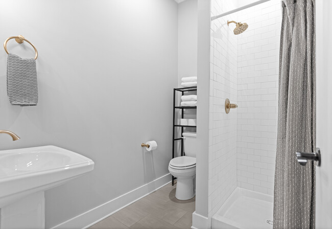 Main floor bathroom - 1585 Sinclair Ave