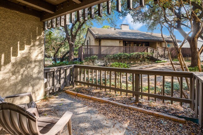 Building Photo - RARE GEM / 1-Bed in Quail Run Community