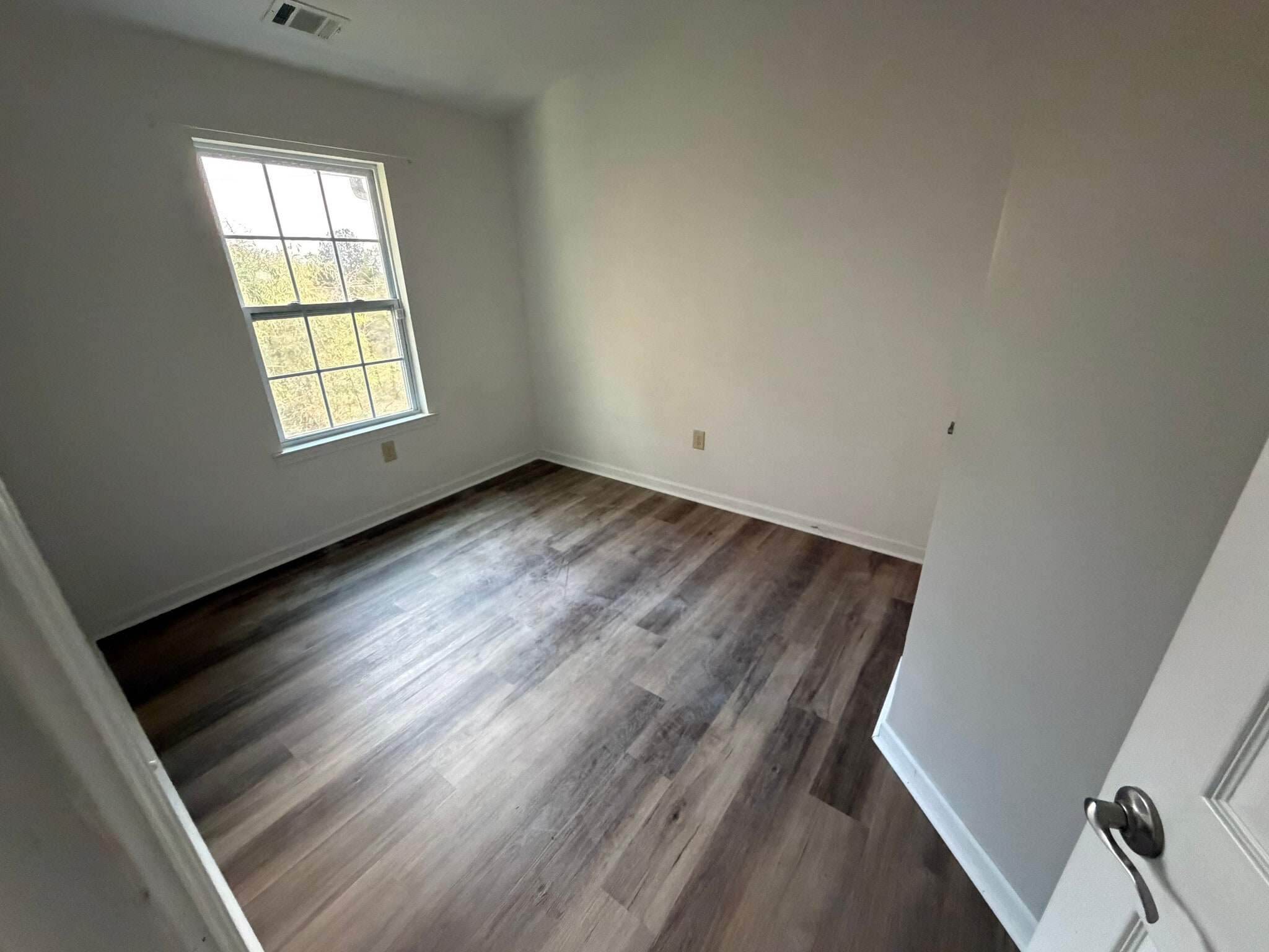 Building Photo - Room in Townhome on Timber Ridge Dr