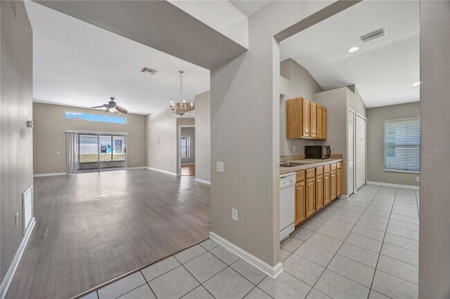 Building Photo - 30435 Annadale Dr