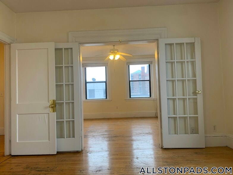 Building Photo - 441 Cambridge St