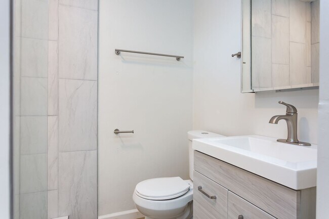 Building Photo - COMING SOON!! Amazing Renovated 1-BR Unit ...