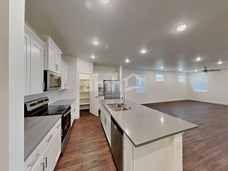 Building Photo - 3126 N Vigo Ave