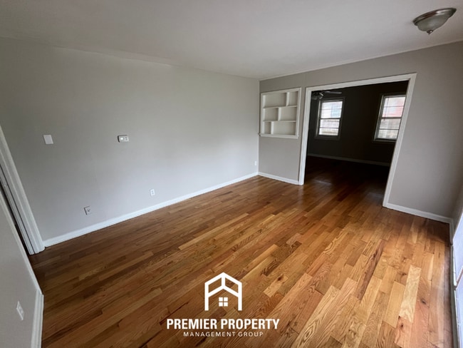 Building Photo - Charming 3BR/2BA in 38118 | Hardwood Floors, Formal Dining & Fenced Yard