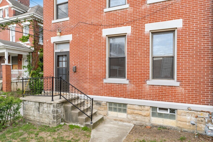 Building Photo - 277 S Champion Ave