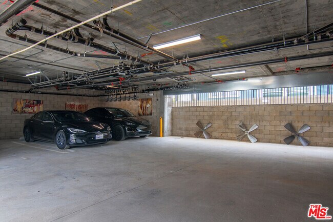 Building Photo - 321 S Fickett St