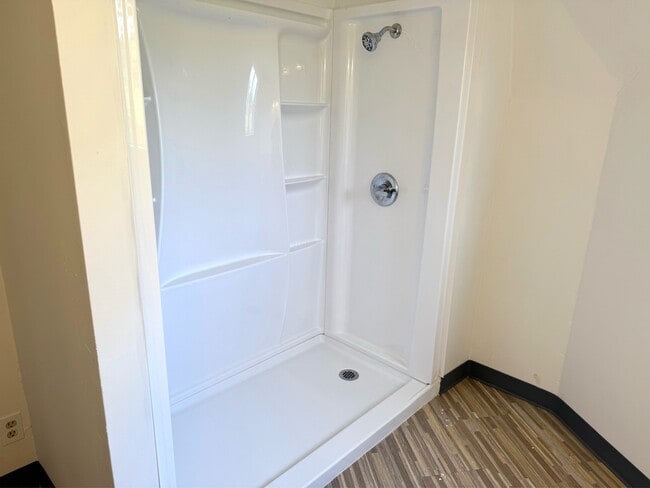 Building Photo - 14-3431-3431 Forest Rd