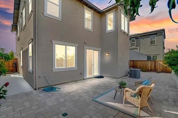 Building Photo - 1646 S Macias Pl