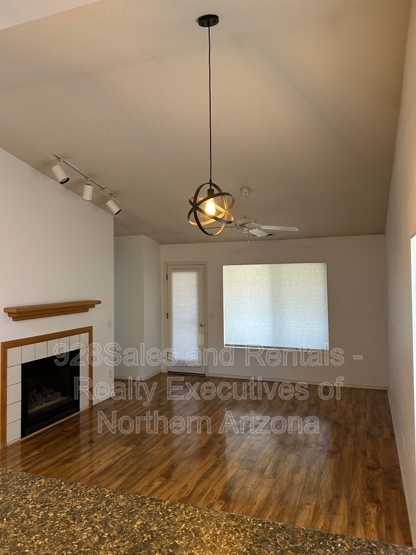 Building Photo - 6485 E Settlers Run Rd