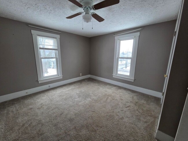 Building Photo - 2 bedroom Single Family