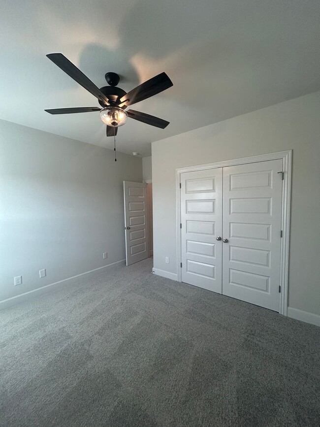 Building Photo - Beautiful Modern Home in Pea Ridge!