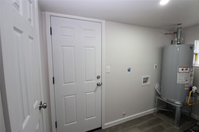 Building Photo - 207 E Bernard St