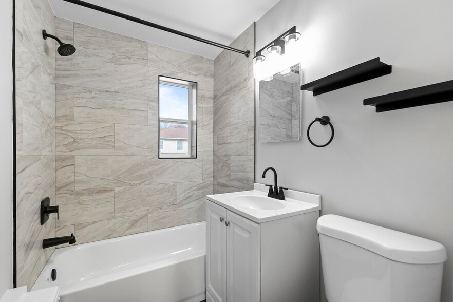 Building Photo - 2809 16th Rd S