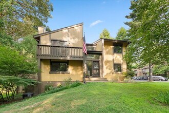 Building Photo - "Luxurious Reston Retreat: Spacious 2400 S...
