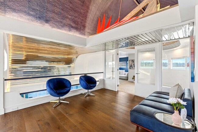 Building Photo - 3307 NE Marine Dr