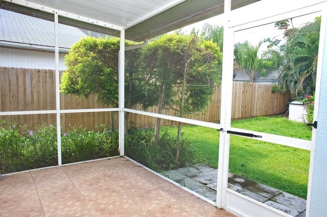 Building Photo - Annual Rental - Single Family Home Naples Park!