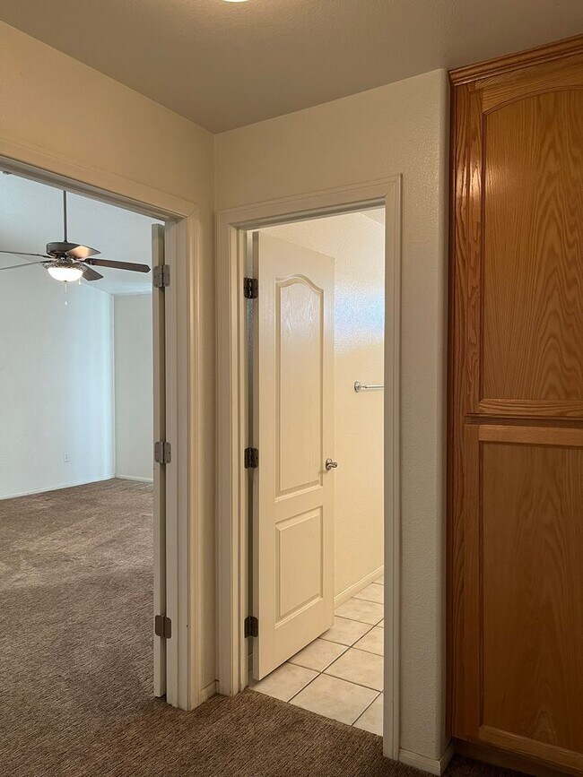 Building Photo - 3 bedroom, 2 bathroom in Apple Valley!