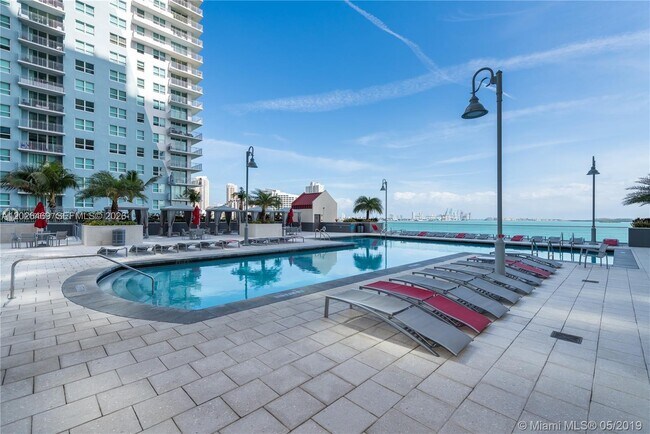 Building Photo - 1155 Brickell Bay Dr
