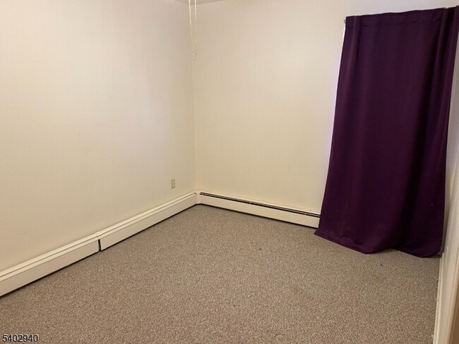 Building Photo - 172 Kanouse St