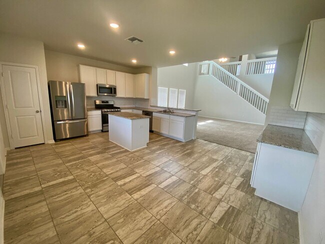 Building Photo - Spacious 4/2.5 beauty ~ Refrigerator/Washe...