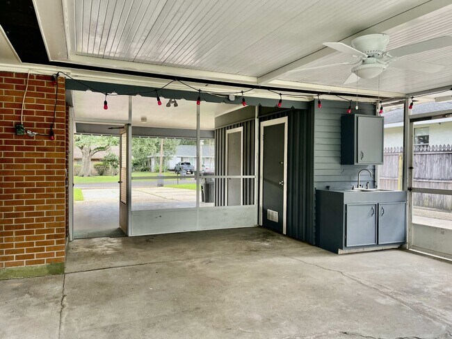 Building Photo - 545 Highland Park Dr