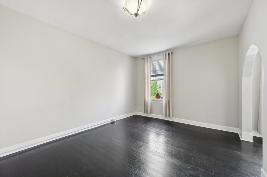 Building Photo - 2431 Linden Ave