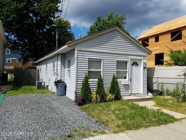 Primary Photo - 725 Park Ave