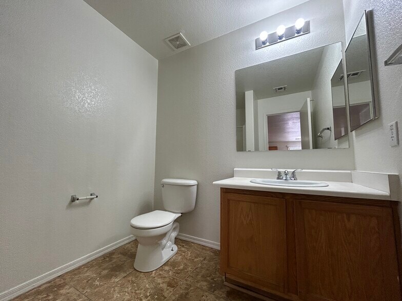 Building Photo - 7399 W Solano Dr S