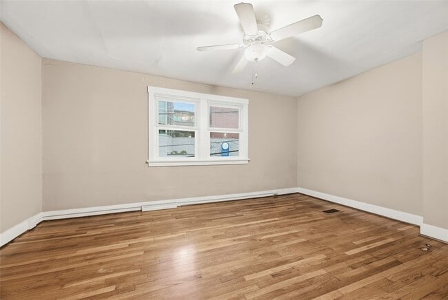 Building Photo - 436 44th St