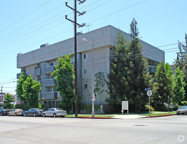 Building Photo - Clark Apartments