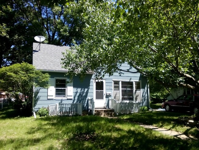 Primary Photo - This 3 bedroom, 2 bath house