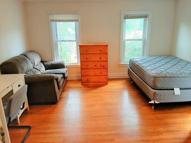 Building Photo - 123 Columbia St