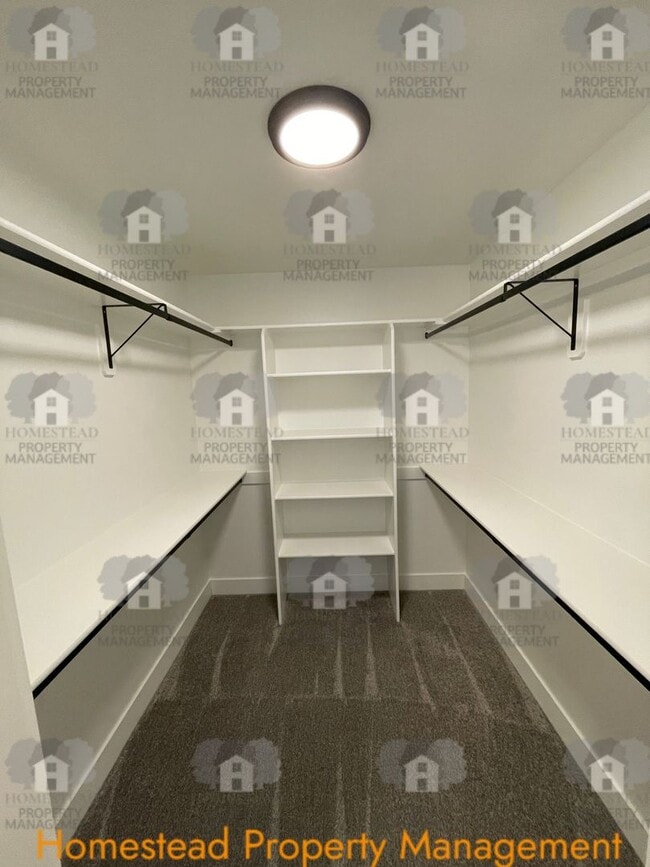 Building Photo - 186-188 SE Lacreole Dr