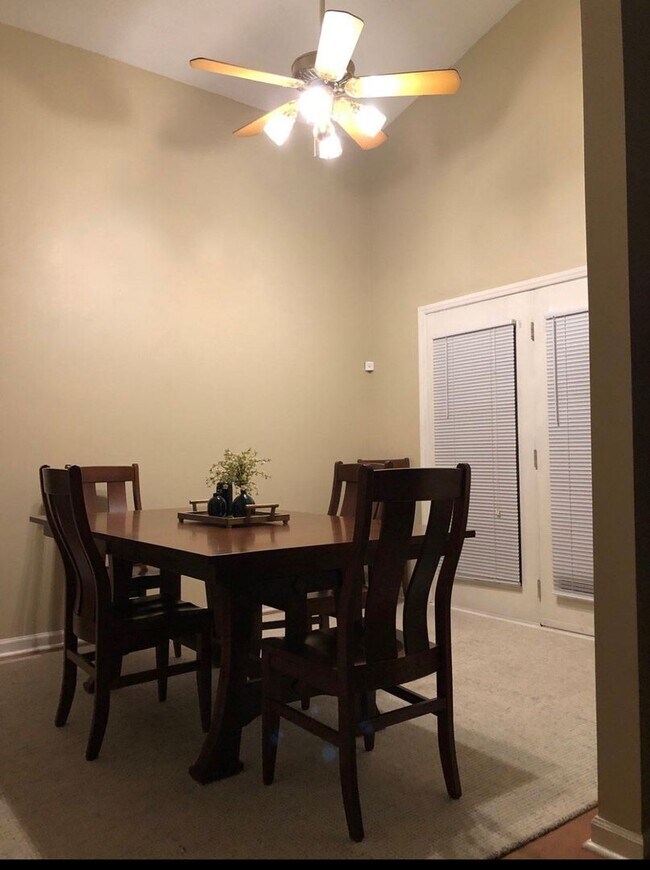 Building Photo - Knoxville 37922 - 3 bedroom, 2 bath home - Contact Susan Niedergeses (865) 300-4722