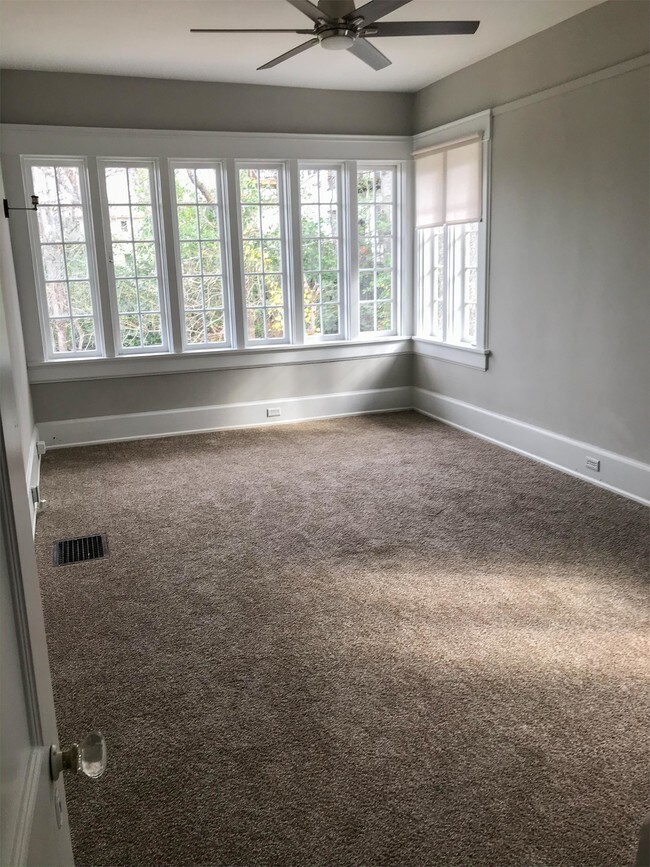 Building Photo - 819 29th St S